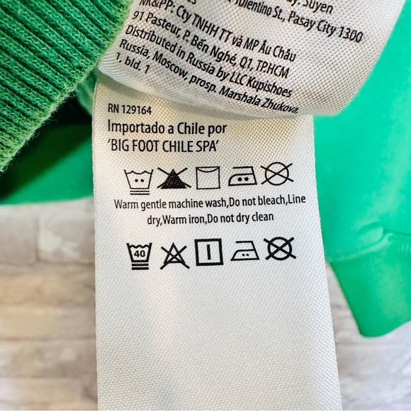 Keith Haring x Cotton On Sweatshirt Hoodie Size Medium Logo Dancing Earth Green - Picture 7 of 10